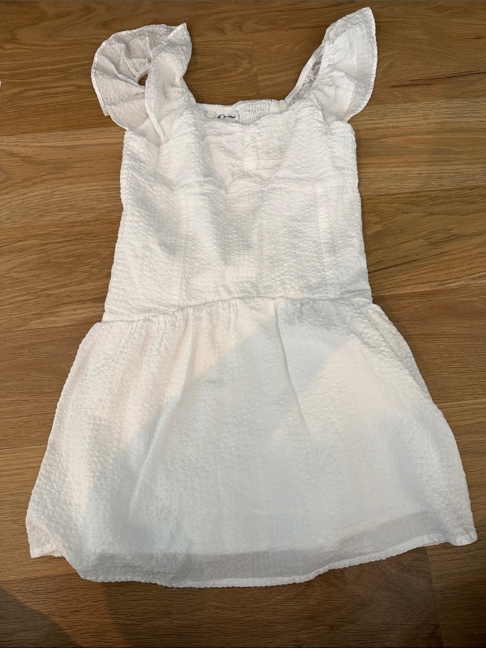 art class White Textured Flutter-Sleeve Dress